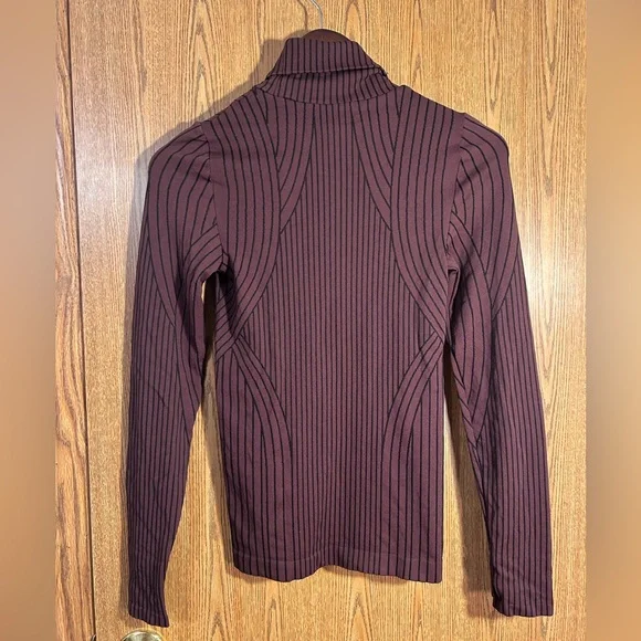 Athleta Flurry Endeavor Textured Striped Turtleneck Long Sleeved Shirt - Picture 8 of 8